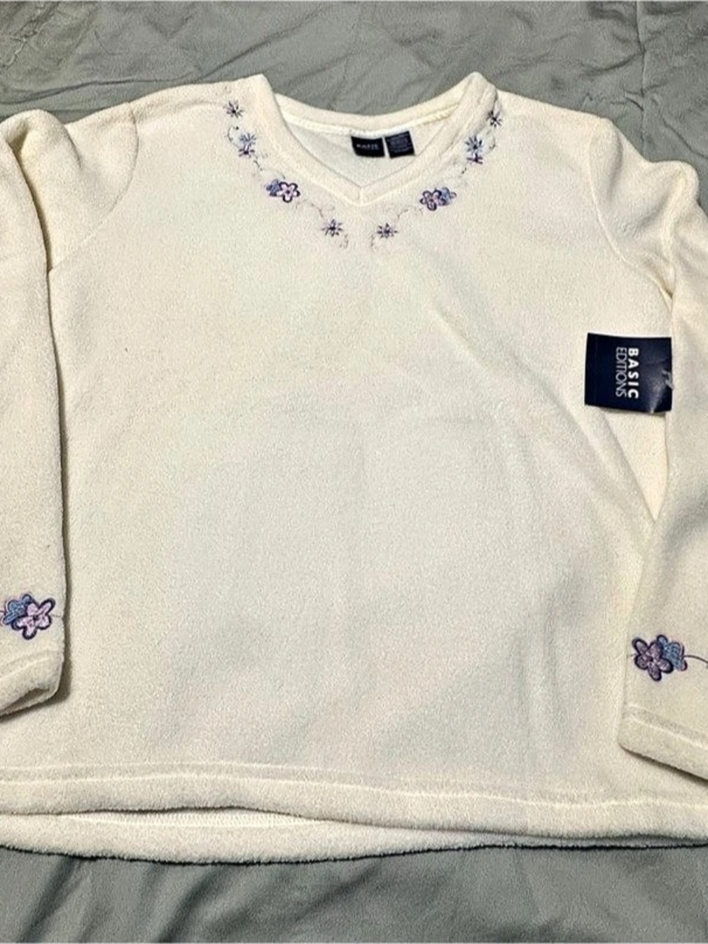 NWT Basic Editions XL White Embroidered Floral Fleece Pullover